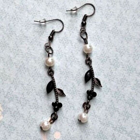 Handmade Earrings Womens Black Glass Rhinestone Floral Faux Pearl Whimsy Goth - Picture 1 of 5